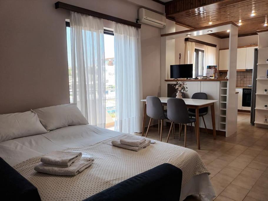 Ippokampos Seaside Artemida Apartment Bagian luar foto